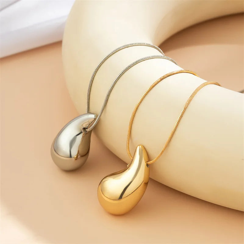 Boucle d'oreille et Collier Goutte d'eau
