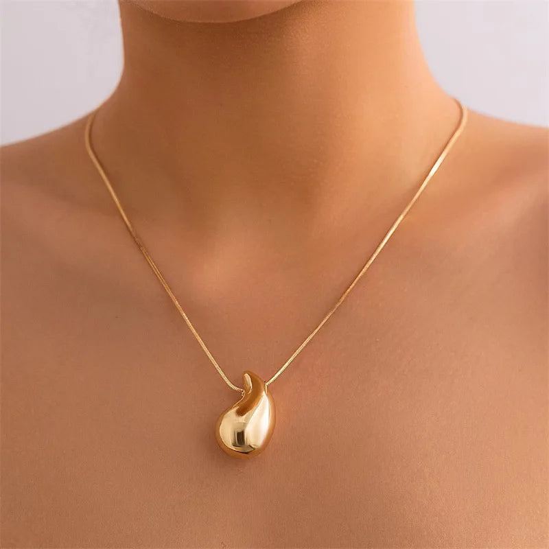 Boucle d'oreille et Collier Goutte d'eau